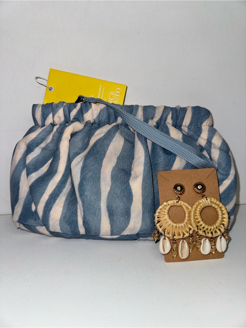 Vince Camuto Harlo Pouch Wristlet Clutch & Boho Earrings - Picture 2 of 6